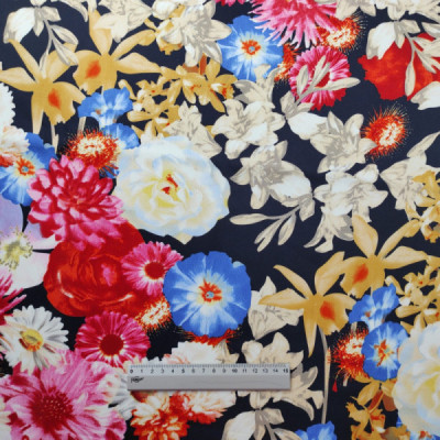 Tela satén estampado de flores
