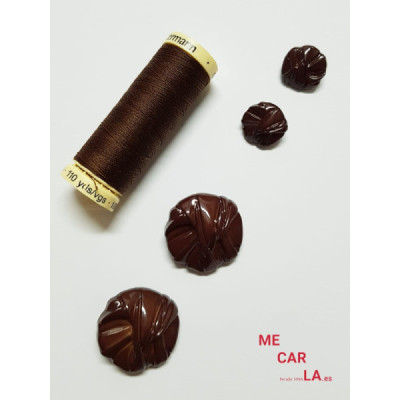 Botón marrón oscuro fantasía drapeado