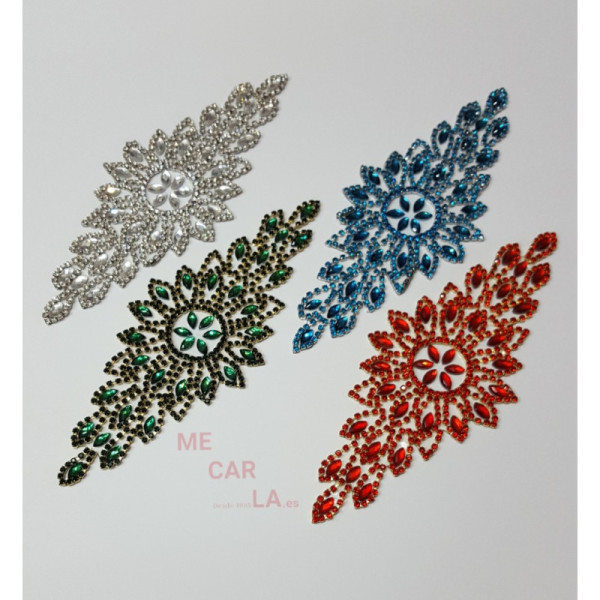 APLIQUE DE PEDRERÍA Y STRASS ENGARZADAS EN METAL CON BASE TERMOADHESIVA O PARA COSER